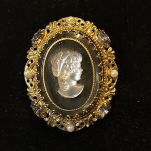 Vintage Gold Filigree Cameo Brooch